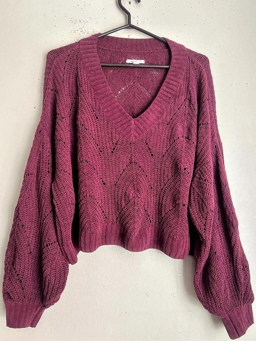 American Eagle Geometric Knit V-Neck Sweater Size Medium